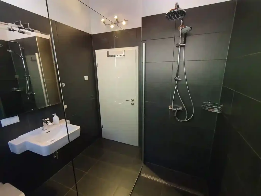Modernes Duschbad im Ferienhaus