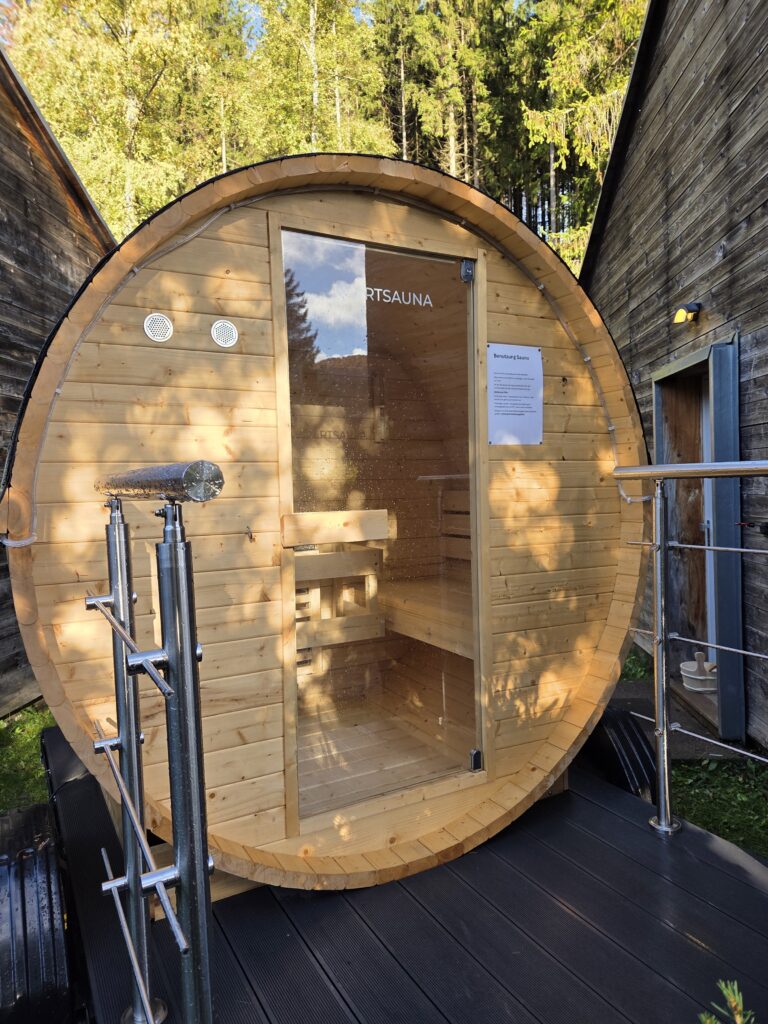 Fass-Sauna direkt am Ferienhaus Fass-Sauna direkt am Ferienhaus