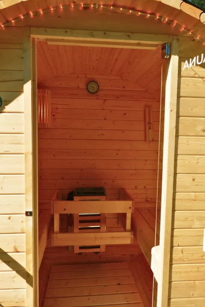 Private Sauna fuer 2 Personen Kleine mobile und private Sauna für 2 Personen auf dem Campingplatz