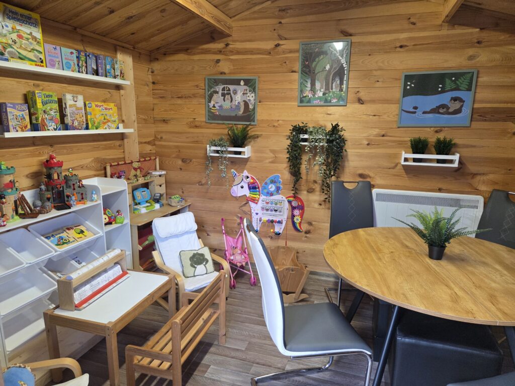 Spielhäuschen auf dem Campingplatz: Indoor-Spielbungalow im Naturcamp Meyersgrund