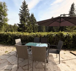 Terrasse von Ferienhaus 4 – Naturcamp Meyersgrund im Thüringer Wald